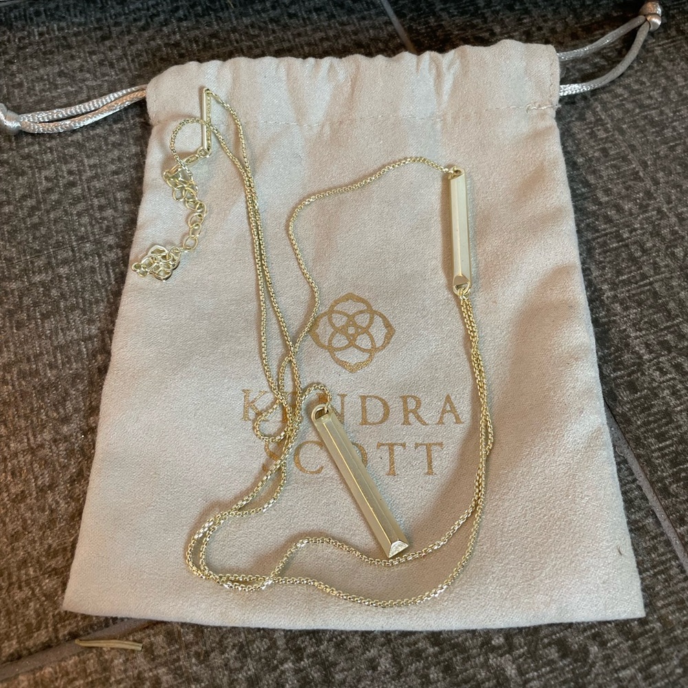 Kendra Scott Gold Necklace, perfect condition!